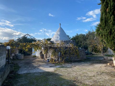 PUGLIA - CAROVIGNO(BR) TRULLO Coldwell Banker offers for sale, an enchanting trullo located just 10 km from the sea. The property offers an authentic and rustic atmosphere consisting of two bedrooms, bathroom and kitchen, partially renovated. Outside...