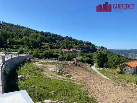 Intended for the construction of Individual House with 374 m2 of construction area and 578m2 of plot area. Located next to the national Guimarães - Fafe, just 5 minutes from the center of Guimarães. In a quiet area, surrounded by nature, with great s...