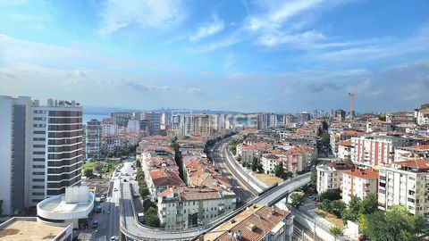 Pisos con vistas al lago y amplios balcones en Estambul Küçükçekmece. Los pisos de inversión en venta con vista al lago están ubicados en un proyecto a 200 metros del lago en Estambul Küçükçekmece. El proyecto boutique cuenta con seguridad y ascensor...