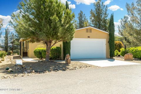 Find easy living in On the Greens! This well maintained home features 3 bedrooms & 2 baths w/ open concept living & split bedroom layout. It is situated directly against Coyote Trails Golf Course green, & offers partial views of the Sedona red rocks,...