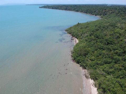 This exceptional Belize Real Estate seafront property is located in the Toledo District and is situated 1-mile southwest of Punta Gorda Town and a short 5-minute boat ride to the town.   Being 29.06 acres and boasting over 750 feet of Caribbean Sea f...