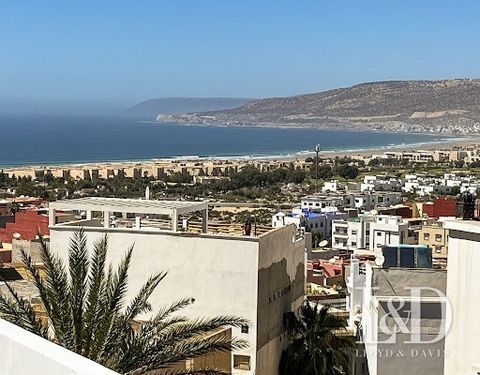 Investorenchance: 12-Apartment-Gebäude mit Meerblick Dieses Gebäude mit 12 Wohnungen (von 66 m² bis 103 m² mit der Möglichkeit der Teilung) befindet sich im Dorf Tamraght in der Nähe von Agadir in Richtung Taghazout-Bucht und stellt eine echte Invest...