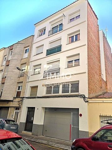 Impresionante Edificio en Venta en Girona - Ideal para Inversión Este edificio de 688m2 se encuentra en una ubicación estratégica en Girona y representa una oportunidad única para inversores o aquellos que buscan una propiedad versátil y espaciosa. C...