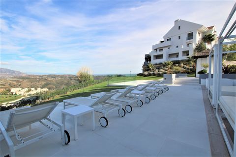 A fantastic renovated apartment with a large terrace and impressive panoramic views over the Calanova golf course, sea and towards Sierra Nevada. Located inside the fabulous La Cala Hill Club. The apartment consists of two bedrooms and two bathrooms....