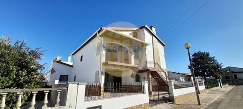 Located in Bombarral. This traditional house is located in a residential area a few steps from the center of Vila do Bombarral, where you can find shops, schools and services. On the ground floor there is a garage, a laundry, two bedrooms, one of the...