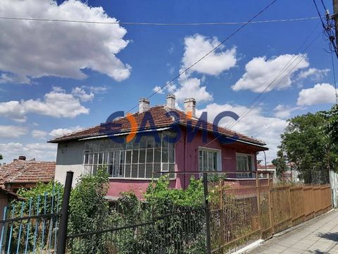 ID 31449854 Offered for sale: Residential 2-storey house in the center of Sredets, region.Burgas . Cost: 94,400 euros. Locality: Sredets, total.Sredets Rooms: 8 Total area: 190 sq.m . Plot area: 420 sq.m. Floors: 2 Support fee: None. Construction pha...