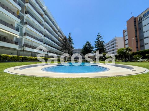 Discover the pleasure of living just 150 meters from the magnificent Fenals beach in the heart of the prestigious Alva Park community. We present this sunny apartment with panoramic views of the lush communal area and its captivating swimming pool, a...