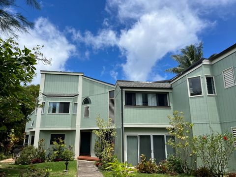 Kamahana #1 is a spacious 2BD/2BA single level, ground, end condo unit that lives like a single family home. Being adjacent to the Makai golf course the location provides privacy and an spacious outdoor environment to enjoy. There are three lanais, e...