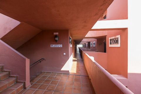 Questo bellissimo e luminoso appartamento vicino al mare accoglie 2 persone. Questa fantastica urbanizzazione in cui si trova la proprietà è una vera meraviglia in quanto dispone di una piscina di cloro in comune con dimensioni di 19 mx 11 m e una pr...