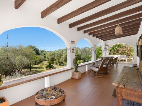 Fascinating country house for sale in La Argentina designed to enjoy the quiet life and nature with all the added advantages of modern features and comforts, at the same time very energy efficient, with solar panels and accumulators, respecting the e...