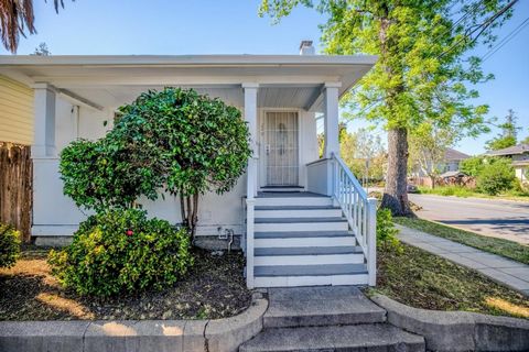 Welcome to 249 Washington St, a charming Craftsman-style home in downtown San Jose. This 3-bed, 2-bath residence features a delightful covered front patio and hardwood floors throughout. The living room boasts large double-hung windows and a cozy fir...