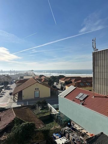 Apartment located in Leça da Palmeira, 100 meters from the beach, the Porto Atlântico Marina, surrounded by various services and with good access. The apartment is located in a traditional-style building with a South/ west-facing façades and only 6 a...