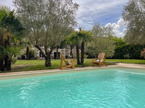 Nestled on the Haut-Poitou wine route, only 20 mins from Poitiers and Futuroscope. This charming seventeenth-century farmhouse, formerly an outbuilding of a castle, offers an oasis of calm and greenery. The property includes a park with palm and oliv...