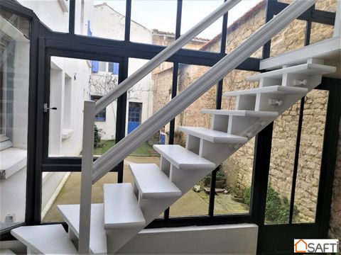 Property comprising: 1 independent F1, 3 bedrooms, possibility of creating 2 or even 3 others, 1 attic of 33 m², 1 lounge/living room, 1 kitchen, 1 workshop, formerly 1 part Art Gallery of 63 m² on 2 levels. 1 courtyard not overlooked, quiet and very...