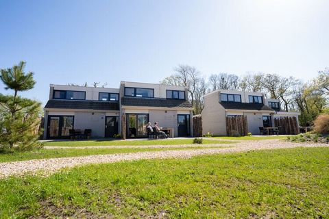 Cette maison de vacances mitoyenne est située dans un petit parc de vacances calme à Texel. Le living joliment meublé avec cuisine ouverte est un espace merveilleux, en partie grâce à la lumière de la belle serre. Une télévision connectée et des sièg...