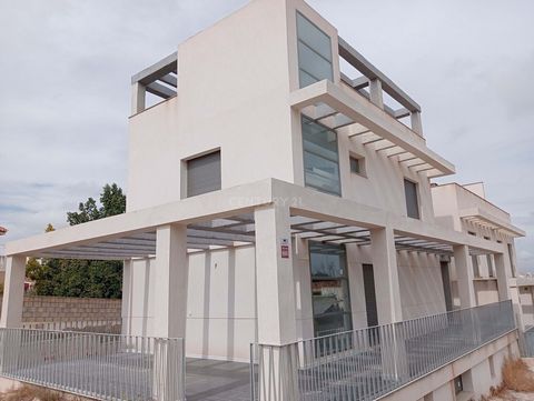 Découvrez votre nouvelle maison à Mutxamel, Alicante ! Cette superbe maison individuelle vous offre une opportunité unique de vivre dans l'un des endroits les plus recherchés de la province. Avec une surface habitable de 197m², cette propriété offre ...