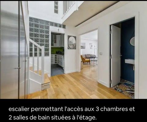 120m² duplex apartment suitable for a tourist or business stay. Highly appreciated by travelers for its brightness, calm and proximity to Paris' favorite places. Very well served.