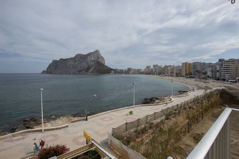 Mercasa always brings you the best deals on La Fossa beach in Calpe. Can you imagine waking up every morning to the sound of the sea and enjoying the panoramic views of the Peñón de Ifach from the comfort of your home? This charming beachfront apartm...