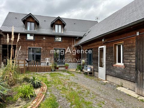 Very atypical wooden frame house located in the Somme valley 7 km from Corbie of 110 m² on a plot of 401m² with a pretty covered terrace, an outbuilding and a cellar. On the ground floor: a beautiful living room with an open kitchen opening onto the ...