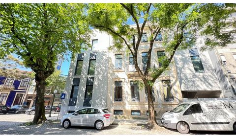 To buy luxury 1 bedroom flat in downtown Porto, with garage - Duque de Saldanha - Bonfim - Porto. End of construction. Deed December 2024. DSH601 is a residential building of clear architectural and urban value designed for families who value the exc...