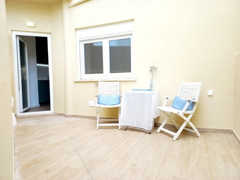 Komplett renovierte 2-Zimmer-Wohnung mit privater Terrasse im Stadtzentrum von Caldas da Rainha. Die Wohnung mit ca. 70 m2 und einer privaten Terrasse wurde gerade komplett renoviert (Elektroinstallation, Sanitär und Wärmedämmung) mit ausgezeichneter...