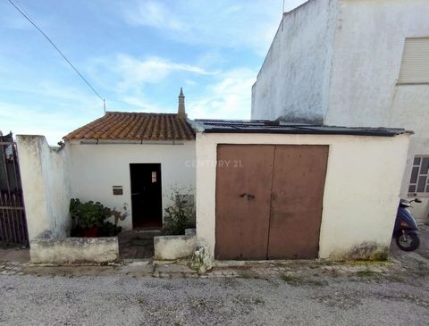 Are you looking for a quiet place, country lifestyle with easy access to the city? We may have the solution for you... this land, located in a quiet area of Silves, enjoying the calm of the countryside with easy access to the city, of 820m2, possibil...
