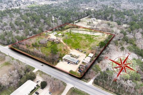 Unparalleled opportunity in the thriving Magnolia district! Spanning 8.46 acres, this strategically positioned parcel boasts exceptional potential for commercial development. Situated with prominent frontage on Veterans Rd, this property offers visib...