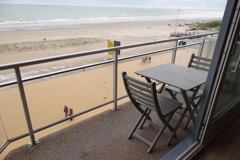 Elegant appartement met 2 slaapkamers op de zeedijk, met een prachtig uitzicht op de kust en ultiem comfort. Inclusief een garage op loopafstand van de Franslaan voor extra gemak. Nieuwpoort is een charmante kustplaats, bekend om zijn pittoreske stra...