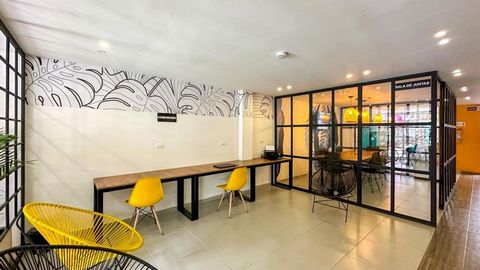 Venta hotel de 7 pisos, 100% remodelado, todas las habitaciones cuentan con camas dobles y semidobles y todas con baño privado, total habitaciones 20, distribuido de la siguiente manera: En 1 er piso esta cocina con estufa a gas, recepción,Coworking,...