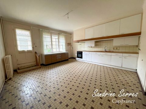 A vendre ALZONNE maison 8 piéces sur 299 m² environ, grenier, garage et cour intérieure