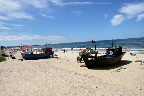 Nowy, komfortowy apartament wakacyjny w Międzyzdrojach przy morzu. Ta wyjątkowa lokalizacja tuż przy piaszczystych plażach, czyni go idealnym miejscem na relaks, wypoczynek i regenerację. Zlokalizowany w sercu kurortu, stanowi doskonały punkt wyjścio...