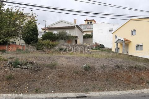 Identificação do imóvel: ZMPT537017 Terreno Urbanizável 252m2 , bem localizado em Porto Salvo, em face de Loteamento, este terreno logo assim que passe a Urbano, contempla a construção de uma moradia de 2 pisos + cave. Venha conhecer, entra em contac...