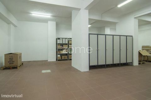 Identificação do imóvel: ZMPT568560 - Empresa que opera no sector de Material e Equipamento de Laboratório, com 41 anos de operação. - Localizada na Pontinha. - Sem dívidas e com todas as obrigações fiscais em dia. - Carteira de clientes e de encomen...