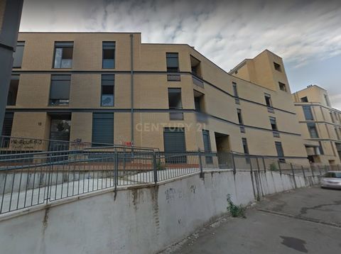 Te ofrecemos esta excelente oportunidad de adquirir en propiedad este edificio de 72 apartamentos y pisos desde 47,68m² bien distribuidos entre 1, 2 y 3 dormitorios, 1 baño, distintas dependencias y como anejo inseparable 1 plaza de garaje y 1 traste...