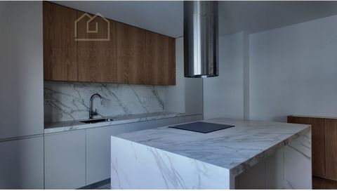 3 bedroom duplex flat with two fronts and garage for sale in the centre of Porto - Rua de Camões This building is part of the emblematic 'Camões 800' project, but with separate entrances. It is located in the famous Rua de Camões, in the city centre ...