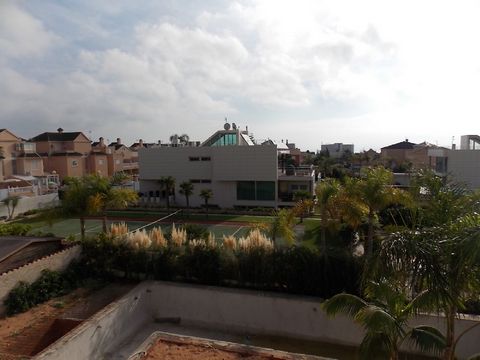 Spacious Villa with lage rooms ona 1500 m2 plot, very nice views over Campoamor Golf to the sea, heated and covered swimmimg pool, double garage, fully furnished, gas underfloor heating, large separate kitchen, spacious lounge, top conditions