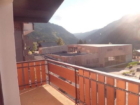 Located Chemin de l'Etringa, Residence Les Snailles is to be found 500 meters from the Super Châtel Gondola and 400 meters to the town center. Surface area : about 49 m². 3rd floor. Orientation : West. Living room with pull-out sofa. Bedroom with dou...