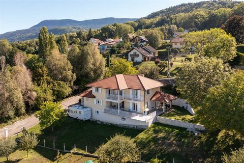 High-end villa with panoramic view Located near the Swiss border, this upscale villa has a large and very bright living space on the ground floor with direct access to the outside with its large terrace overlooking the Geneva basin and the water jet....