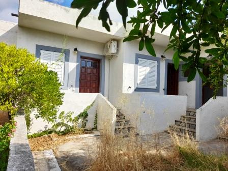 Palekastro-Sitia: A large house with garden and sea views from the roof terrace. The property is located 1.4km from the sea of Kouremenos and Chiona. It is located on a plot of 389m2. The house is 98m2 and consists of an open living area with kitchen...