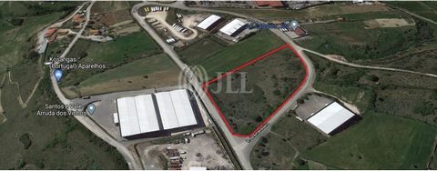 Industrial land with the possibility of building 10,000 sqm, on a plot of 21,000 sqm, located in Arruda dos Vinhos, serving the West of the country. Project approved. 15-minute driving distance from Arruda dos Vinhos and 10 minutes from the entrance ...