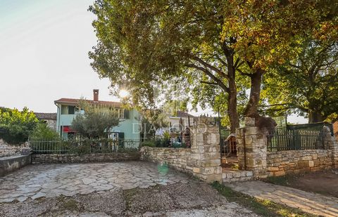 Location: Istarska županija, Bale, Bale. Istria, Bale, in this extremely picturesque town, which attracts visitors from all over the world with its romantic streets and old town center, we are selling this charming house for living or vacationing. It...