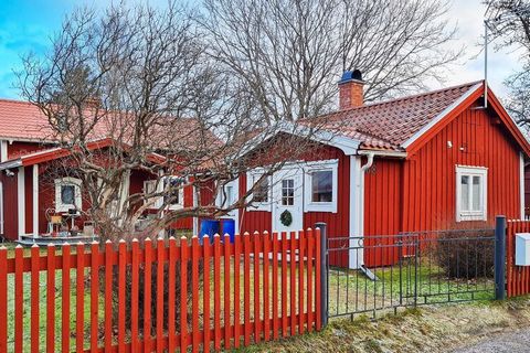 Witamy w tej fantastycznej małej wiosce Sör Amsberg na północ od centrum Borlänge w Dalarnie! Urokliwe miasteczko przypominające ”Bullerbyn” w sadze Astrid Lindgren, z domami faluröda i białymi węzłami, ładny domek rzut kamieniem od Dalälven, zaledwi...