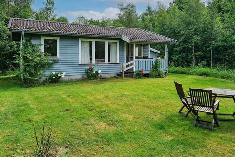 In una delle migliori zone della costa di Halland a Vesslunda di Långasand, questo grazioso cottage è a pochi passi dalla spiaggia. La zona è tranquilla e piacevole con un piccolo numero di cottage. La trama è spaziosa e appartata con alberi e arbust...
