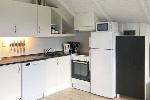 Modern eingerichtete Ferienwohnung auf der Nordseeinsel Rømø. Sie liegt in der 1. Etage und bietet Panoramaaussicht von Wohnzimmer und Balkon nach Süden über das Wattenmeer und zur Hafeneinfahrt nach Rømø/Sylt. Der Balkon wurde 2014 auf 14 m² vergröß...