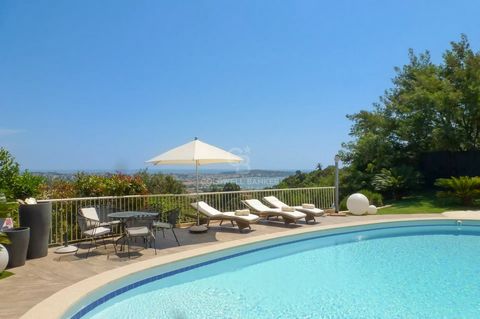 Super Cannes - Superb contemporary villa of approx. 300 sqm with a panoramic sea view. The house has spacious rooms and a plot of 2500 sqm planted with Mediterranean plants, with a 12x6m swimming pool. The property is composed as follows: On the grou...