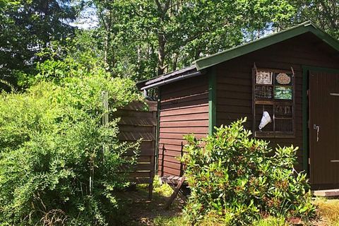 A perfect summer residence with proximity to many interesting excursion destinations. This cottage, which is only a short walk from Näshulta lake's bathing area with a small sandy beach, jetty and a bathing raft, can be the perfect place for those wh...