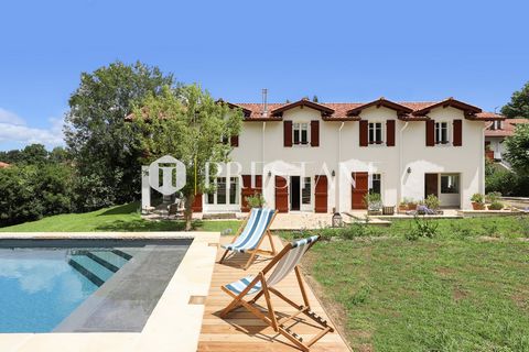 VILLA MARIENEA - Exceptional location in the countryside of Arcangues, with an unobstructed view of a wood and the forest, very beautiful building with character classified 5 stars in the register of tourist furniture, completely renovated a few mont...