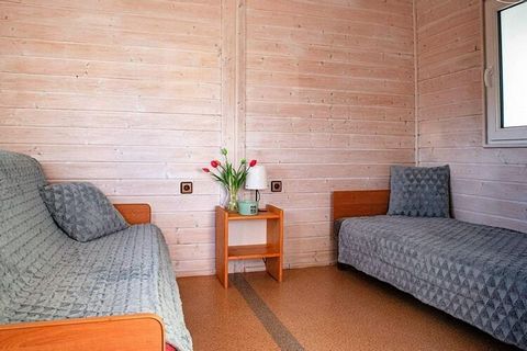 New holiday houses for 3 people are located in a quiet and peaceful estate within a 10-minute walk to the sea, 2 minutes to Lake Wrzosowskie and 5 minutes to the center of Dziwnówek. Guests have at their disposal a playground, bicycles, a trampoline,...