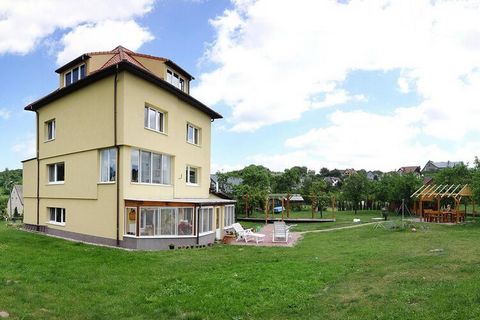 Mooi, groot vakantieappartement met uitzicht op het meer, op slechts 100 meter van het meer van Wicko aan de Szczecin-lagune en op een paar kilometer van het prachtige strand aan de Oostzee in Miedzyzdroje. Hier heb je veel ruimte, want 140 vierkante...