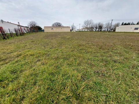 Plot of land in the countryside and close to shops and town center. No services on plot. Flat land without trees and in a peaceful location. It is posssible to buy the neighboring land of 815 m² (ref: BVI0068995). Price including agency fees :47.000€...